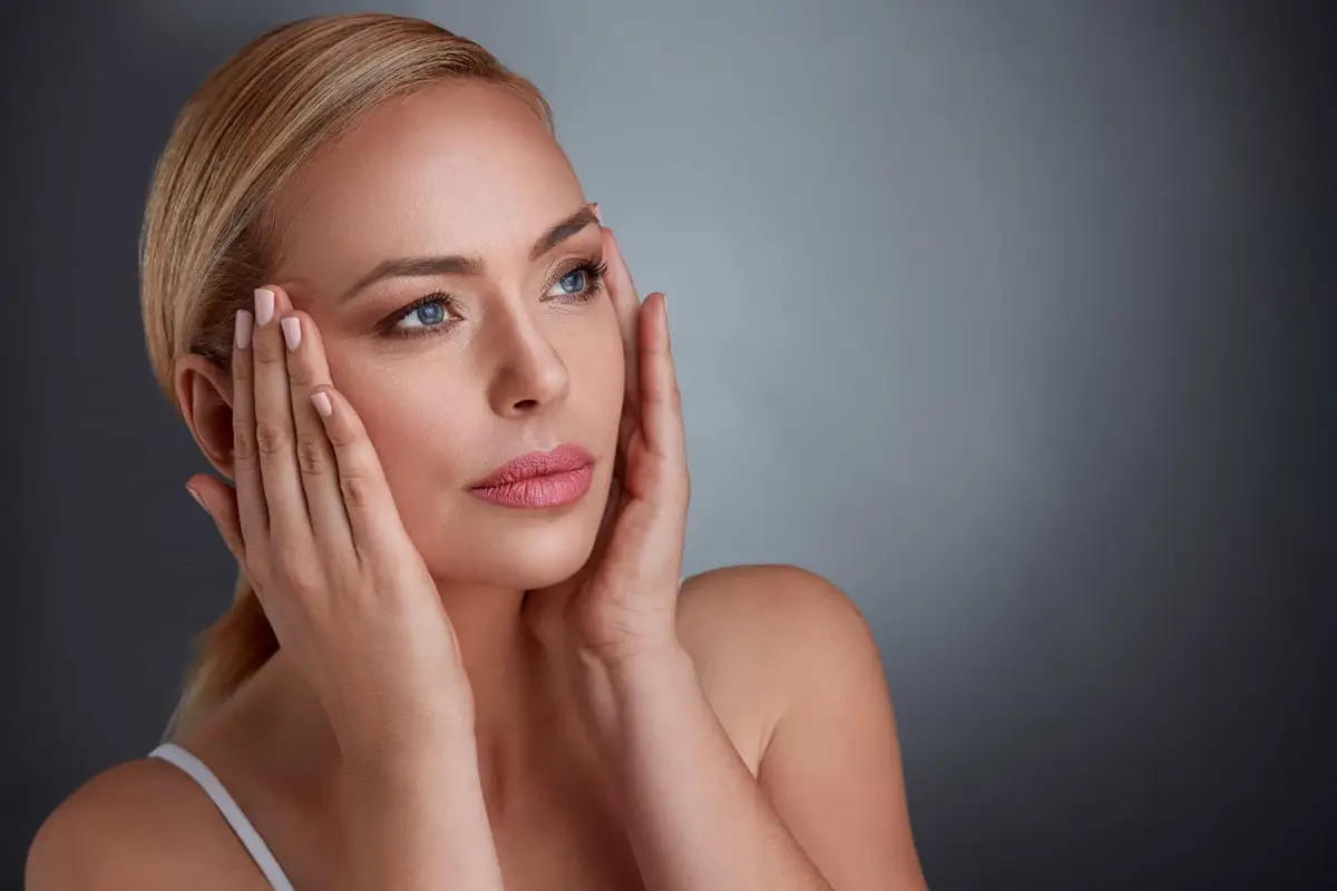 Illustration of the eight injection points used in an 8 point facelift with dermal filler