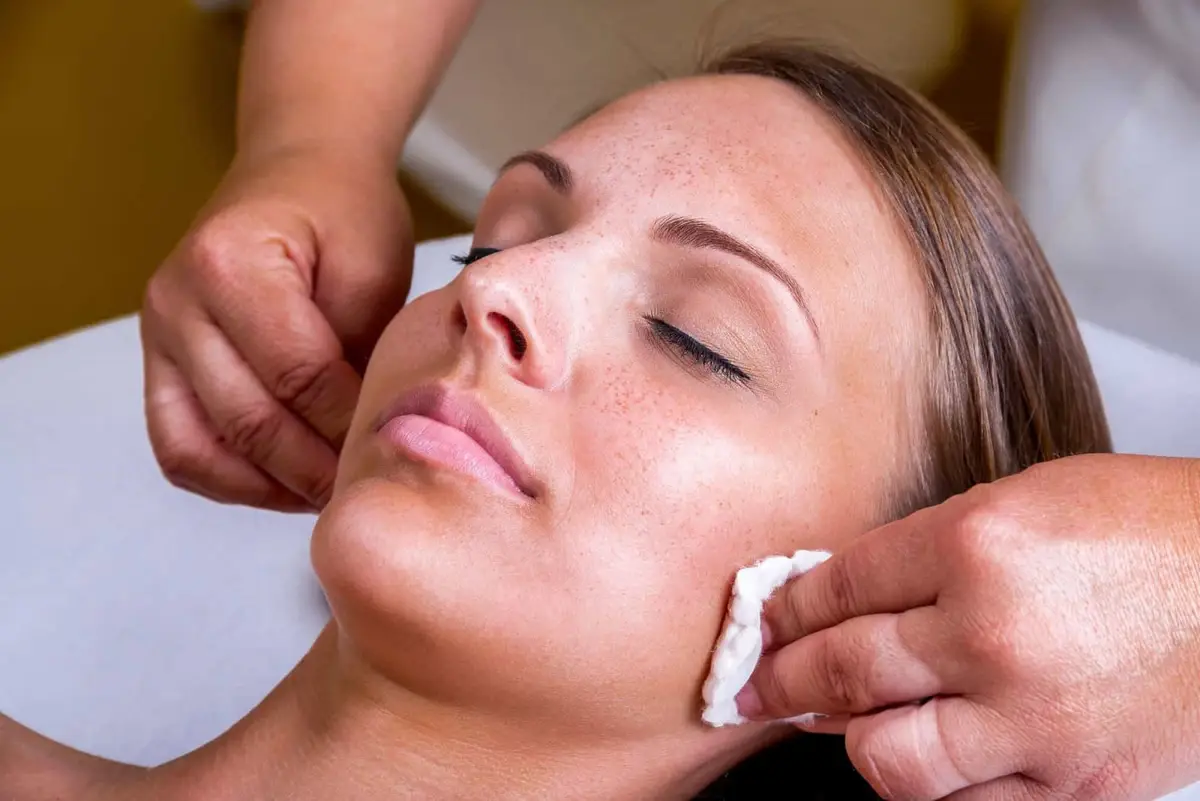 chemical-peels-glasgow - woman undergoing treatment